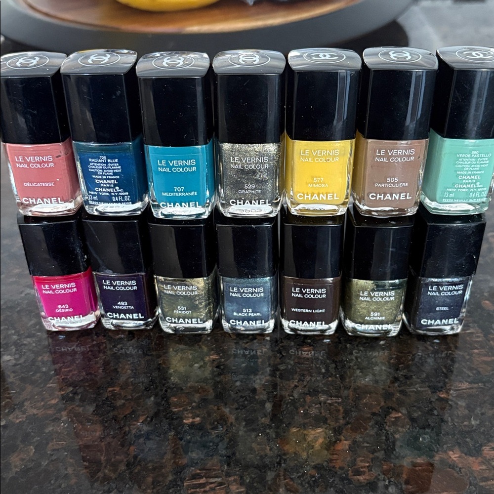 14 piece Used Chanel Le Vernis Nail Polish Set - Vibrant Collection